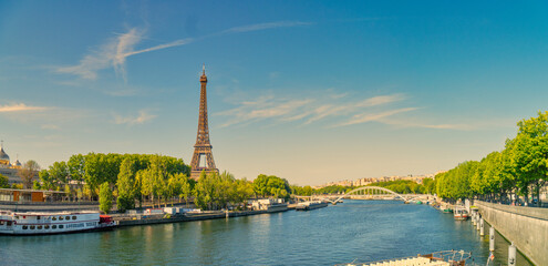 Fototapeta na wymiar Tour Eiffel vista dalla Senna