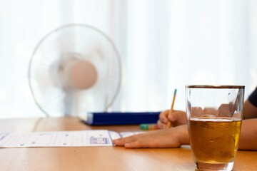 夏の勉強のイメージ