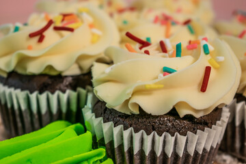 postre, brownies con chispas de colores