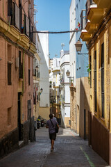 ciudad costera blanca  española e historica  de Cadiz