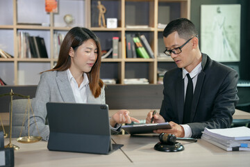 Fototapeta na wymiar Asian business Lawyers having Concepts of Legal services at the law office work Legal advice online