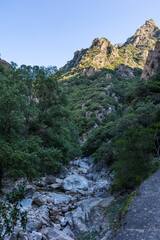 Vue sur les montages autour des Gorges de l'Héric peu après le lever du soleil