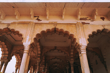 Zabytkowy budynek w Indiach, Agra fort, czerwone marmurowe mury, perskie zdobienia. - obrazy, fototapety, plakaty