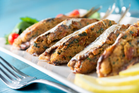 Deliziose sardine ripiene, cibo italiano 