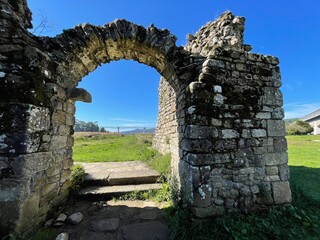 Fototapeta na wymiar Ruins of the castle Catoira