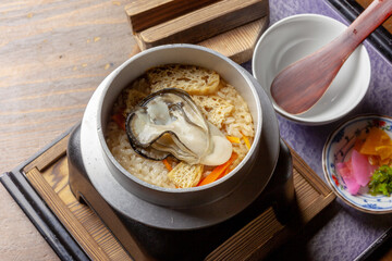 岩牡蠣の釜飯