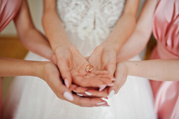 Bride wear ring. Wedding details style.