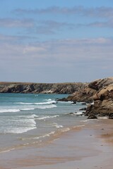 Fototapeta na wymiar waves on the beach in Brittany 