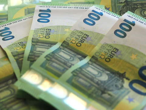 Euro bills or banknotes 100 Euros