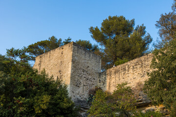 Château médiéval de Sommières au coucher du soleil