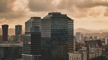 Obraz premium La ciudad en el atardecer