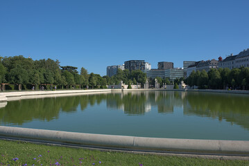 Reflective pond