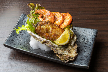 岩牡蠣と海老のバター焼き