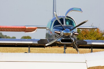Propellerflugzeug bei der Arbeit © Peter