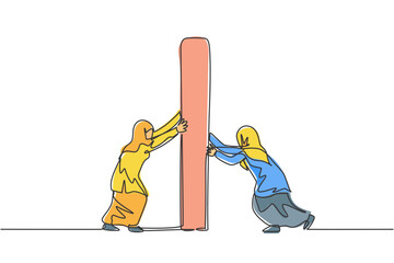 Obraz premium Single one line drawing of two young Arabian businesswomen pushing the challenge wall. Business finance growth metaphor minimal concept. Modern continuous line draw design graphic vector illustration