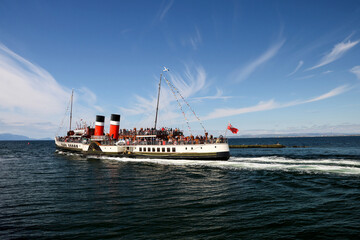 Fototapeta premium Paddle Steamer Waverley Leaving Ayr harbour in South West Scotland