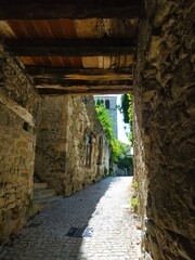 Châteauneuf de Mazenc, ruelles pavées ou calades dans le vieux village, Drôme, France