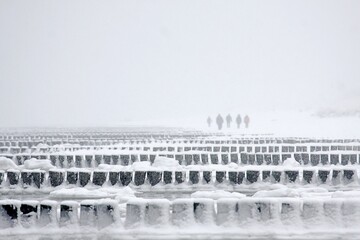 Fototapeta premium Ostseeküste unter Eis und Schnee