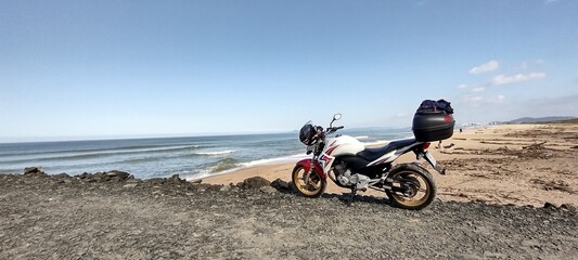 Obraz premium riding a bike on the beach