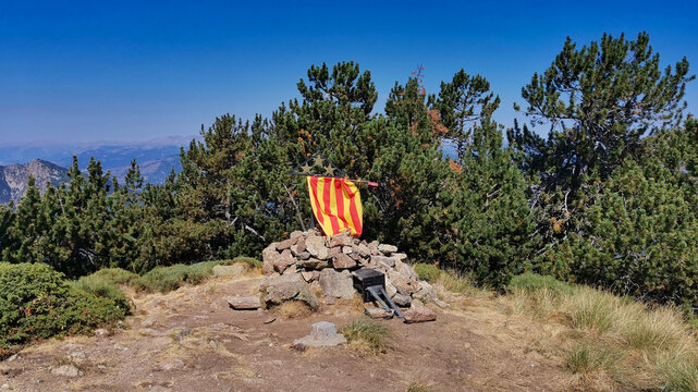 Puig de les Tres Esteles-Coll de Mantet-Conflent-Francia - Powered by Adobe