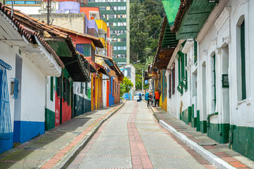 Obraz premium colorful street of la candelaria district in bogota, colombia