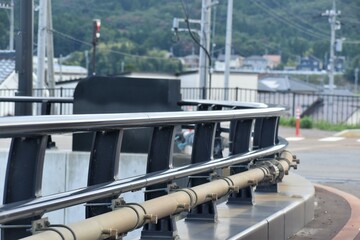 ガードレール、橋桁、県道、車道