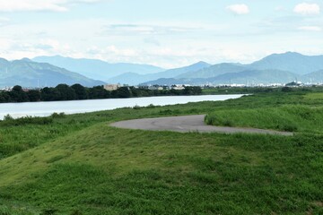 堤防、河川、夏の景色、日本の風景、田舎の風景