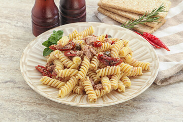 Pasta with tuna and tomato