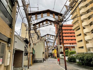 Fototapeta premium 発展を待つ老朽化した商店街