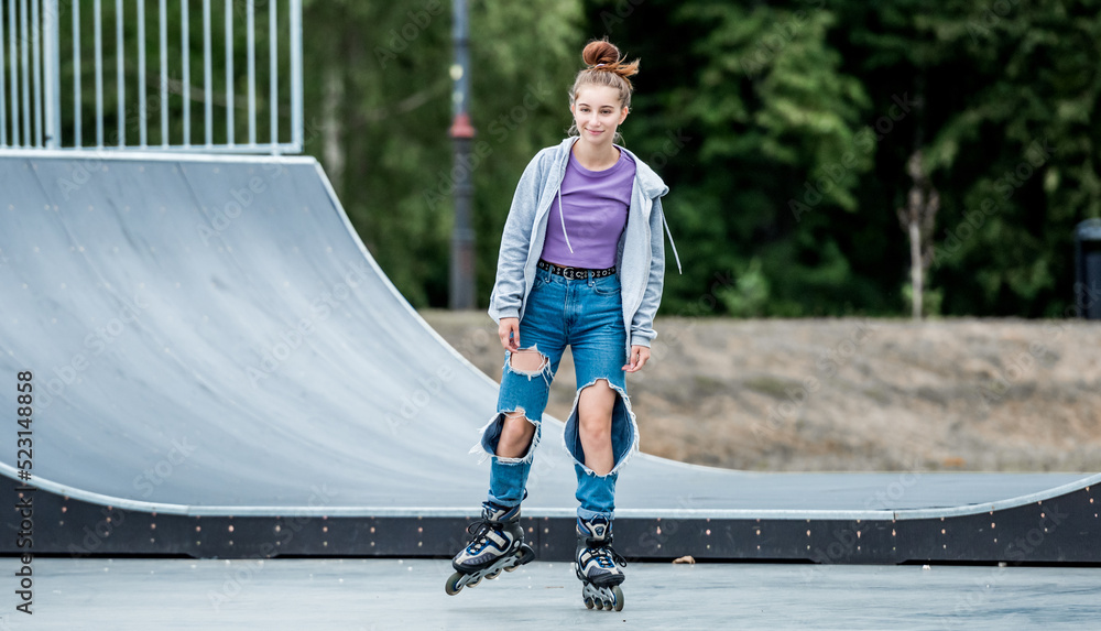 Wall mural girl roller skater