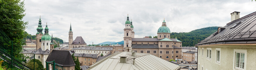 Fototapeta na wymiar panoramic view of Historic city of Salzburg, Austria