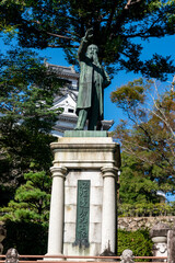 秋晴れの高知城