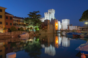 Sirmione. Brescia. Veduta notturna del Castello Scaligero