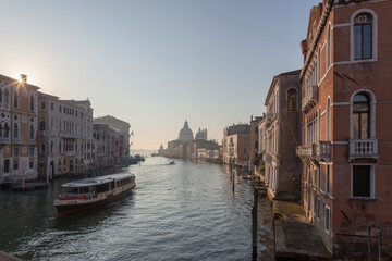 Venezia. Veduta del Canal Grande con vaporetto dal Ponte dell' Accademia verso la Salute - obrazy, fototapety, plakaty