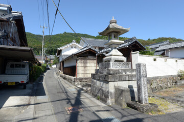 観音正寺　参道の石灯篭　滋賀県近江八幡市