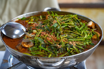 야채가 많은 매운탕