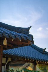 한국 전통 한옥 카페 지붕