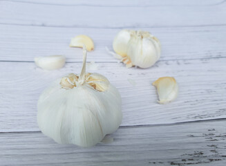 some garlic cloves on a white table.
