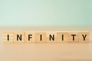 永遠・無限大・永久のイメージ｜「INFINITY」と書かれたブロック
