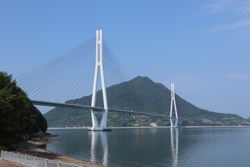 広島県尾道市大三島からのぞむ多々羅大橋と生口島