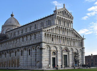 Obraz premium Duomo romanico di Pisa al Campo dei Miracoli (Italy) - XI secolo