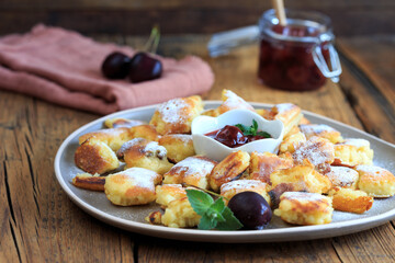 Kaiserschmarrn mit Kirschen