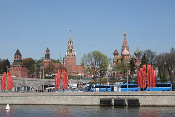 Fototapeta premium View of the Moscow Kremlin from the embankment on a festive day 