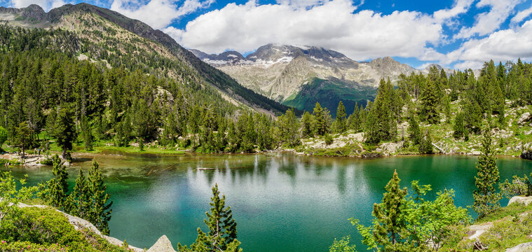 Escarpinosa green lake in Benasque Valley, Spain