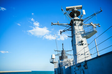 Military radar air surveillance on navy ship - obrazy, fototapety, plakaty