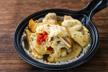 鶏肉とポテトのトマトチーズ焼き
