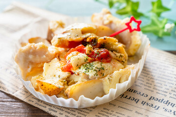 チキンとポテトのトマトチーズ焼き