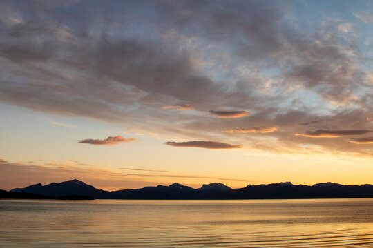 Abendwolken über dem Solbergfjord