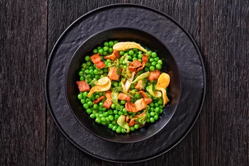 Foto op Plexiglas petits pois, french dish of garden green peas © myviewpoint