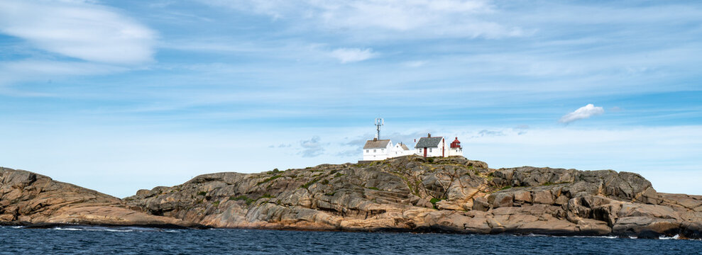 Leuchturm Stavern auf Sch&auml;reninsel vor Larvik, Norwegen